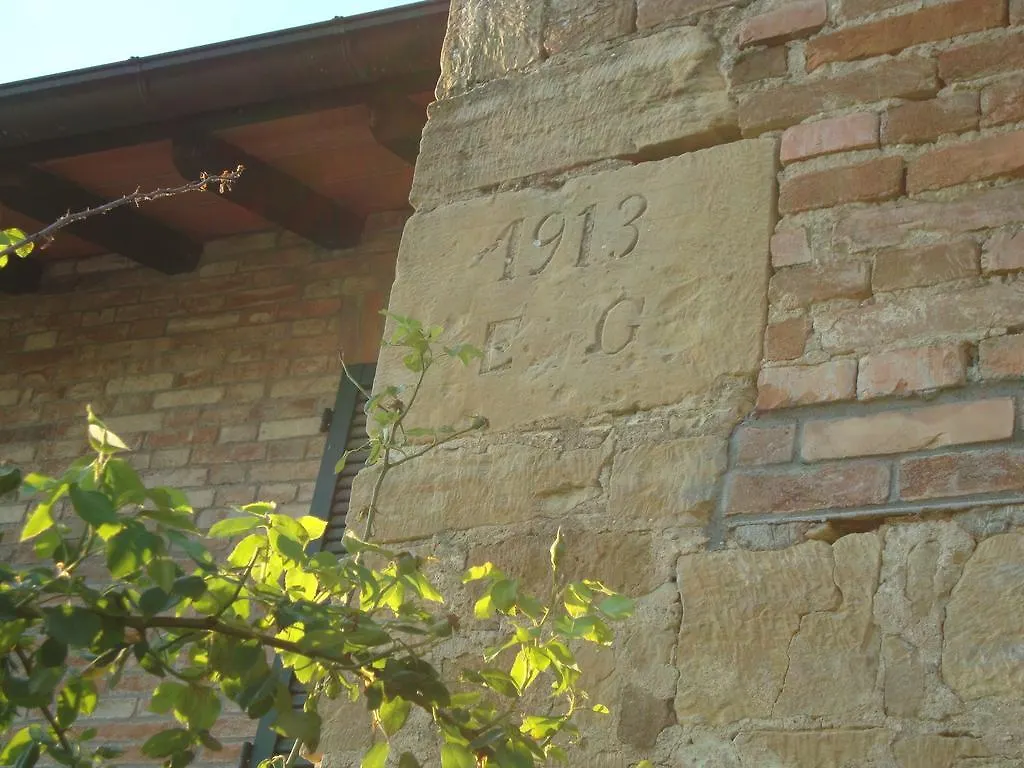 Casa Dell' Abbondanza B&B Agriturismo Vigoleno Bed & Breakfast